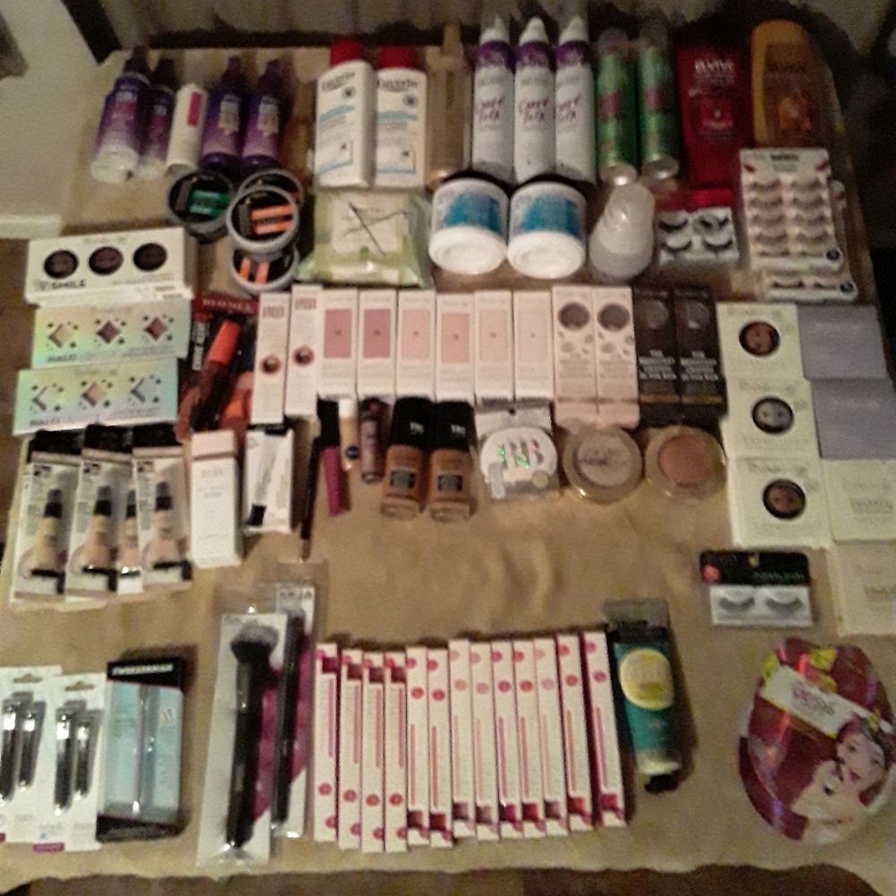 Makeup/ cosmetics lot 90+ items